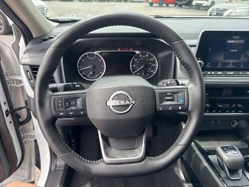 Used 2025 Nissan Rogue SV AWD/4WD image 11