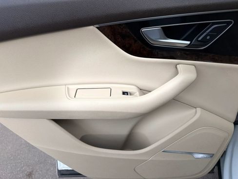 Used 2018 Audi Q7 3.0T Premium Plus w/ Premium Plus Package image 19