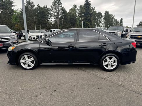 Used 2014 Toyota Camry SE FWD image 6