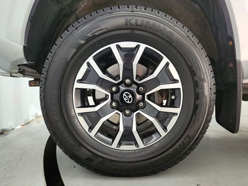 Used 2020 Toyota Tacoma TRD Sport w/ Technology Package AWD/4WD image 32