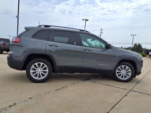 Used 2022 Jeep Cherokee Latitude Lux w/ Sun & Sound Group FWD image 35