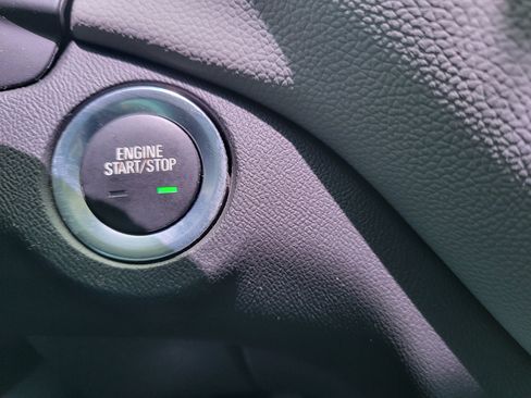 Used 2020 Chevrolet Equinox LT FWD image 18