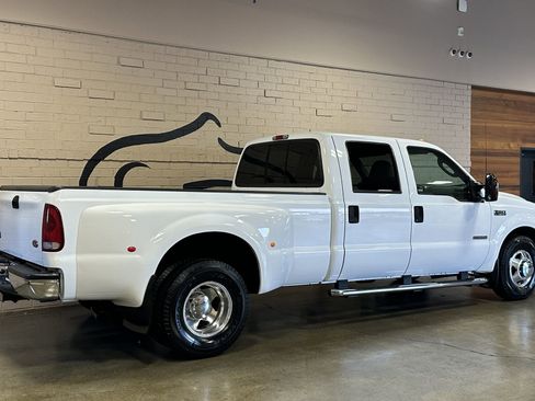Used 2003 Ford F350 2WD Crew Cab DRW Super Duty image 3