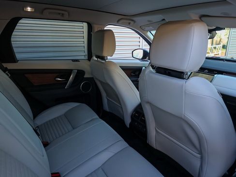 Used 2023 Land Rover Discovery Sport SE image 16