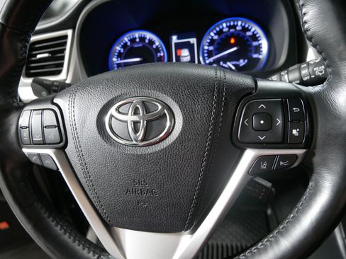 Used 2019 Toyota Highlander Limited Platinum AWD/4WD image 25