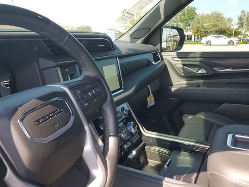 Used 2024 GMC Yukon Denali w/ Advanced Technology Package image 26