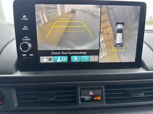 Used 2025 Honda Pilot TrailSport image 23