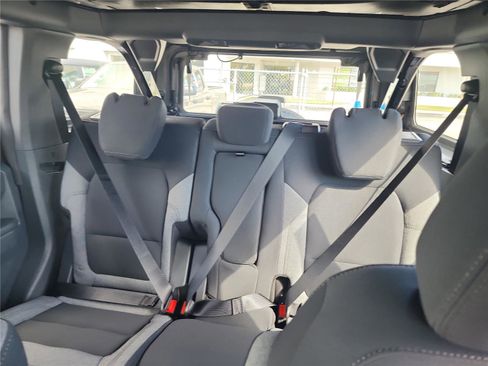 New 2025 Ford Bronco 4-Door image 14