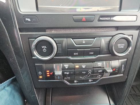 Used 2018 Ford Explorer XLT w/ Equipment Group 202A image 18