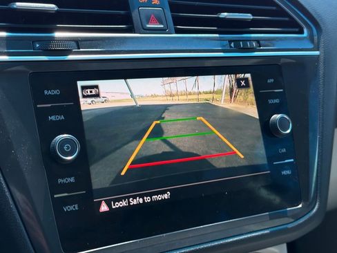 Used 2023 Volkswagen Tiguan SE w/ Panoramic Sunroof Package image 24