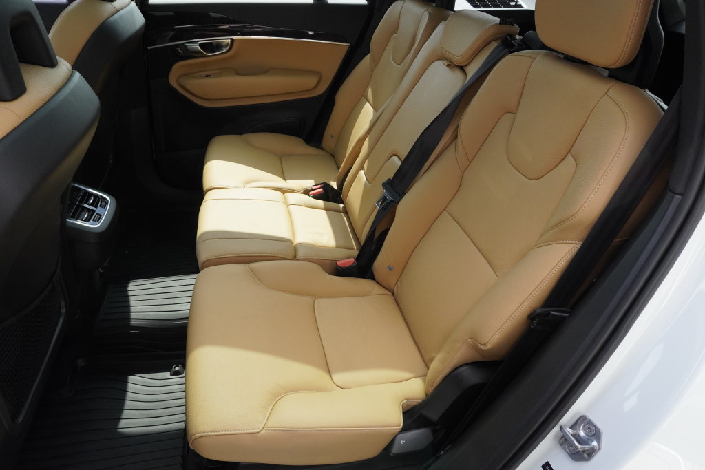 Used 2018 Volvo XC90 T6 Momentum w/ Convenience Package AWD/4WD image 30