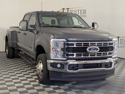 Used 2024 Ford F350 XLT image 2