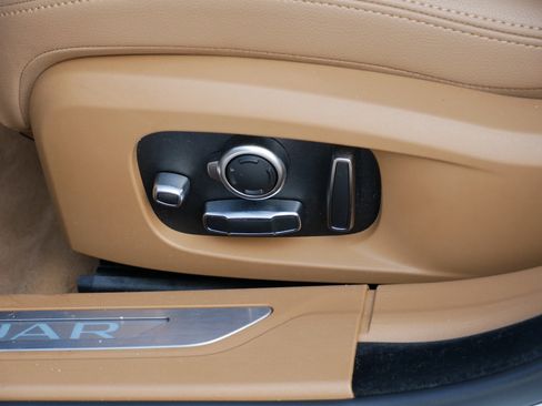 Used 2021 Jaguar XF SE image 15