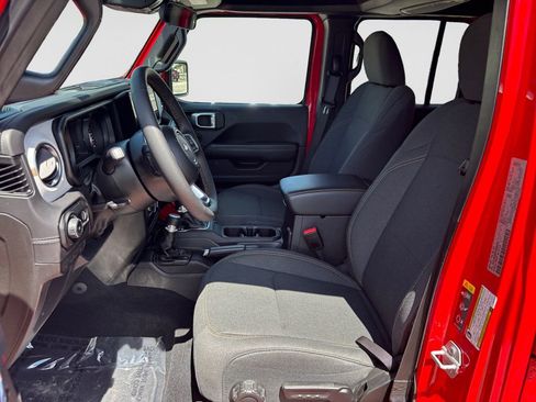 Used 2024 Jeep Wrangler Unlimited Sahara AWD/4WD image 11