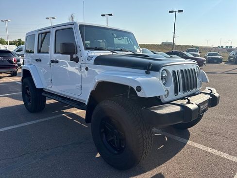Used 2013 Jeep Wrangler Unlimited Sahara w/ Connectivity Group AWD/4WD image 5