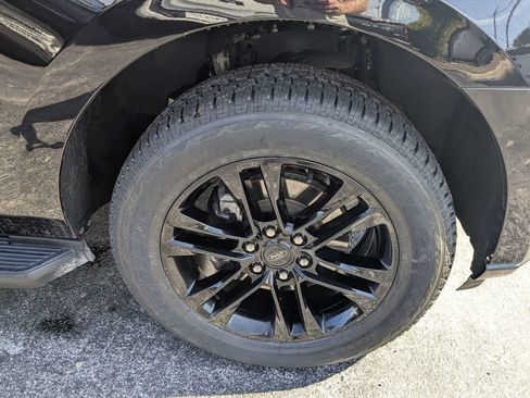 Used 2024 Ford Expedition XLT AWD/4WD image 11
