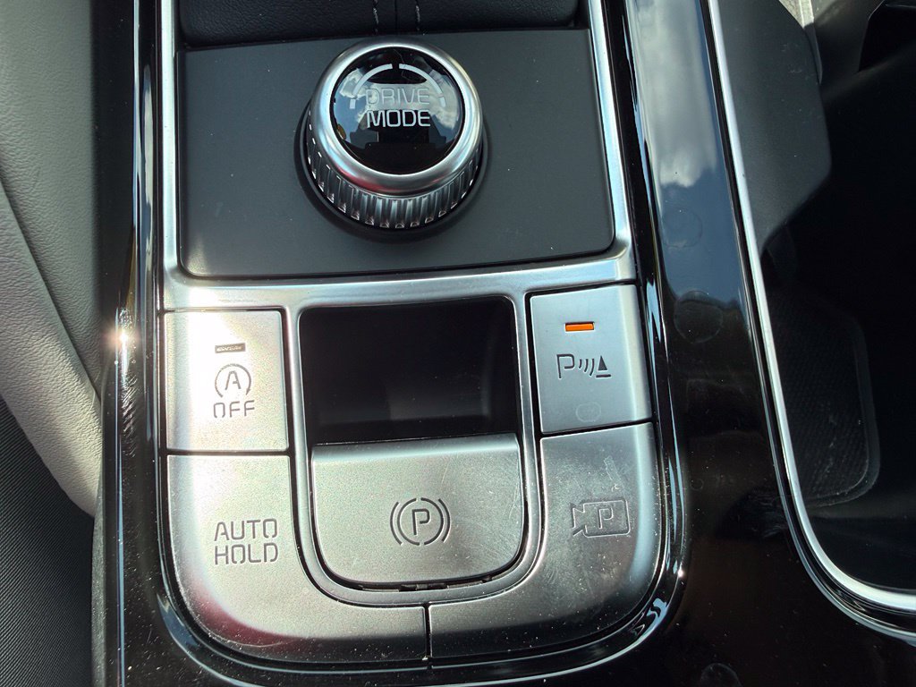 Used 2025 Kia Telluride SX w/ SX Captain's Chair Package FWD image 18