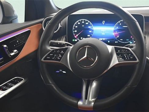 Used 2024 Mercedes-Benz GLC 300 4MATIC image 26