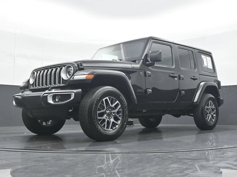 Used 2025 Jeep Wrangler Unlimited Sahara AWD/4WD image 28