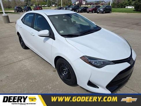 Used 2018 Toyota Corolla LE image 1