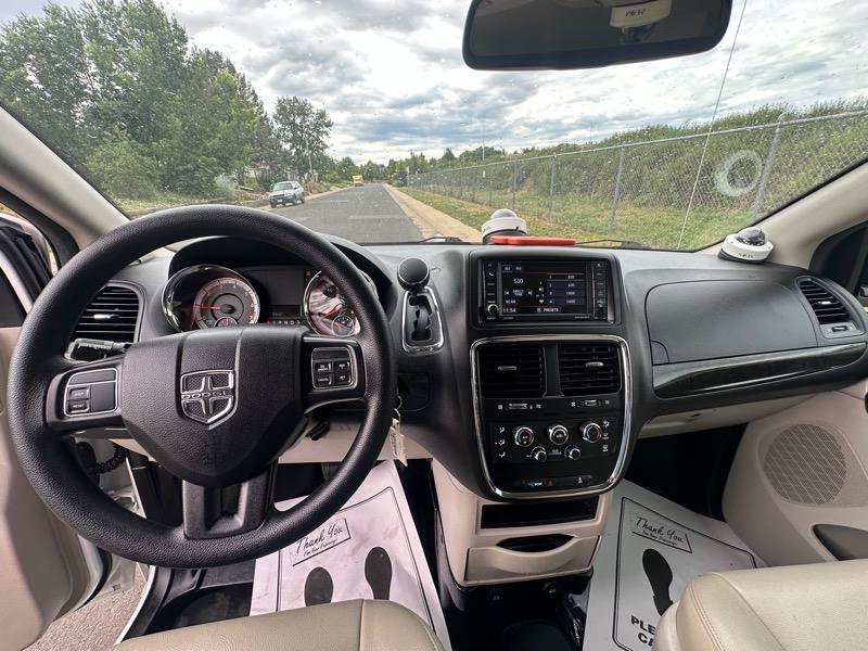 Used 2019 Dodge Grand Caravan SE FWD image 24