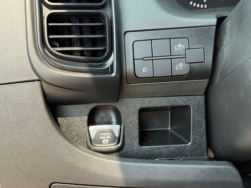 Used 2025 RAM ProMaster 2500 w/ Convenience Group FWD image 18
