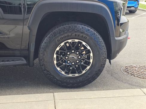 Used 2026 Chevrolet Silverado EV Trail Boss AWD/4WD image 9