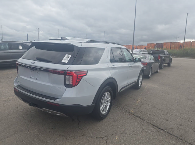 Used 2025 Ford Explorer Active w/ Active Comfort Package RWD image 2