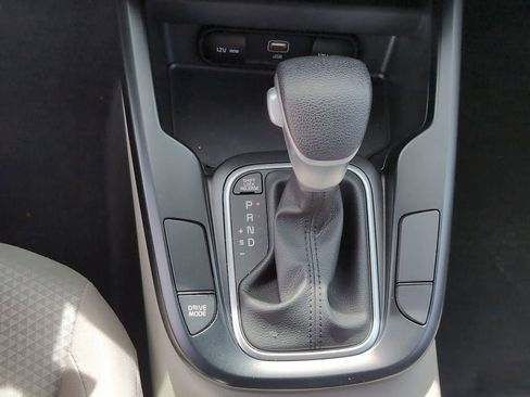 Used 2025 Kia Soul LX w/ LX Technology Package FWD image 22
