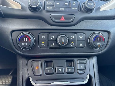 Used 2018 GMC Terrain Denali AWD/4WD image 23
