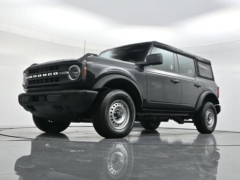Used 2025 Ford Bronco 4-Door AWD/4WD image 46