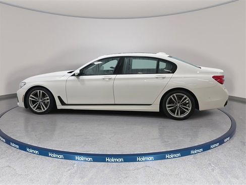 Used 2018 BMW 740i xDrive image 9