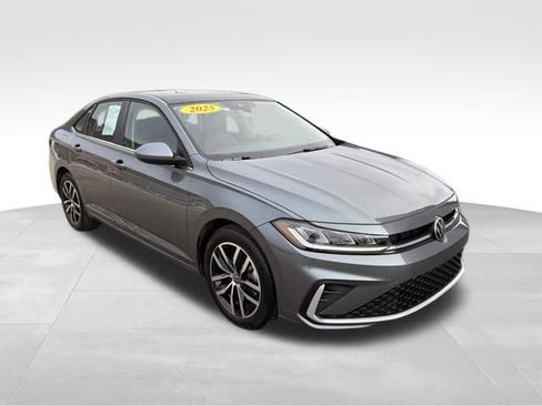 Used 2025 Volkswagen Jetta SE image 8