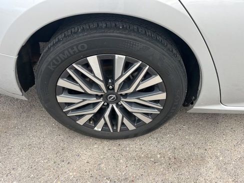 Used 2024 Nissan Altima 2.5 SV FWD image 20