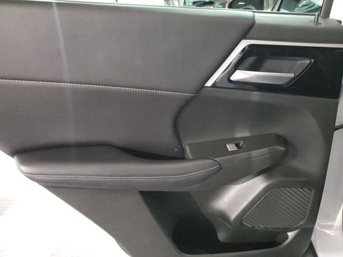 Used 2023 Mitsubishi Outlander SE AWD/4WD image 17