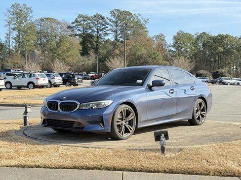 Used 2022 BMW 330i Sedan w/ Premium Package image 3