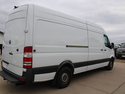 Used 2015 Mercedes-Benz Sprinter 2500 image 8