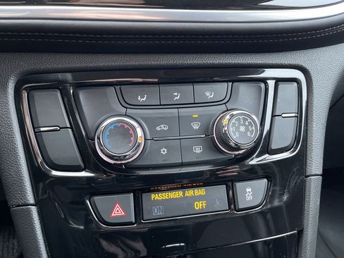 Used 2021 Buick Encore Preferred AWD/4WD image 19