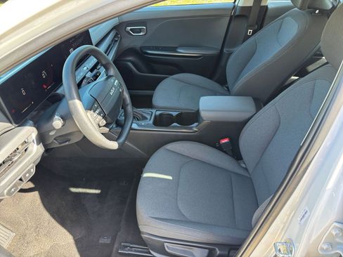 Used 2025 Kia K4 FWD image 29