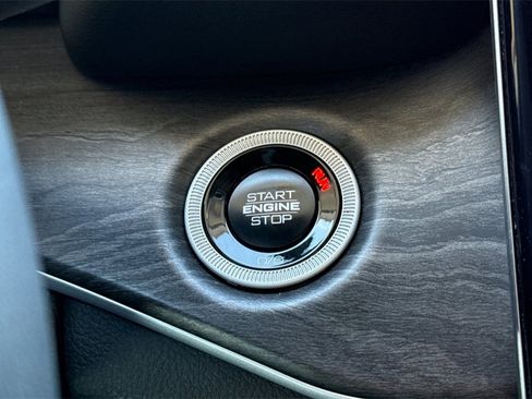 Used 2024 Jeep Grand Cherokee Limited image 32