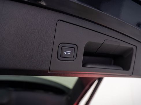 Used 2020 Cadillac XT4 Sport w/ Cold Weather Package image 36