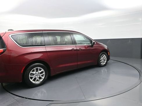 Used 2022 Chrysler Voyager LX FWD image 47