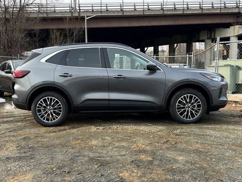 New 2026 Ford Escape SE image 3