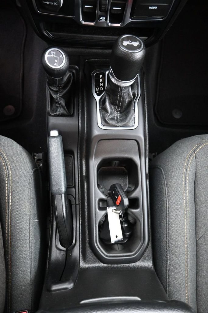 Used 2024 Jeep Wrangler Unlimited Sport AWD/4WD image 17