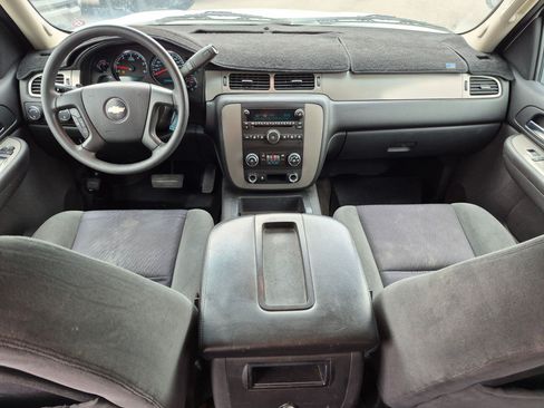 Used 2009 Chevrolet Suburban 2500 LS w/ Skid Plate Package AWD/4WD image 25