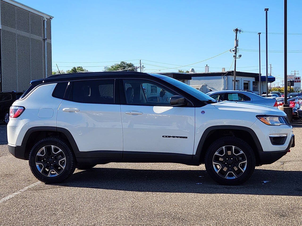 Used 2018 Jeep Compass Trailhawk w/ Leather Interior Group AWD/4WD image 3