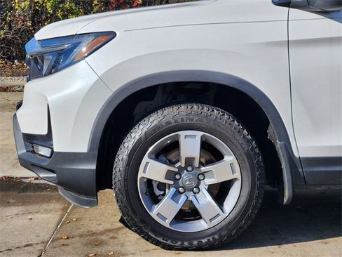 Certified 2025 Honda Ridgeline RTL image 8