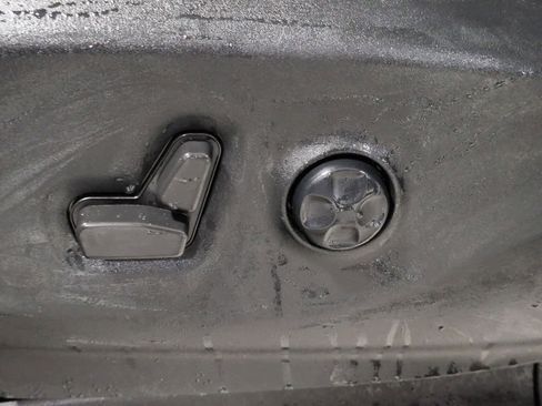 Used 2021 Chrysler Pacifica Touring-L image 10