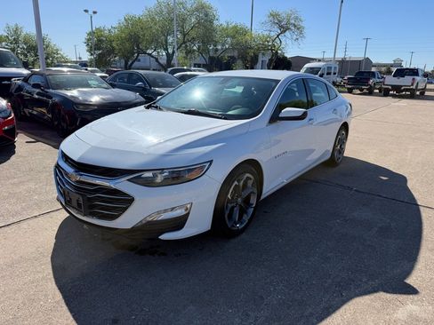 Used 2020 Chevrolet Malibu LT image 3