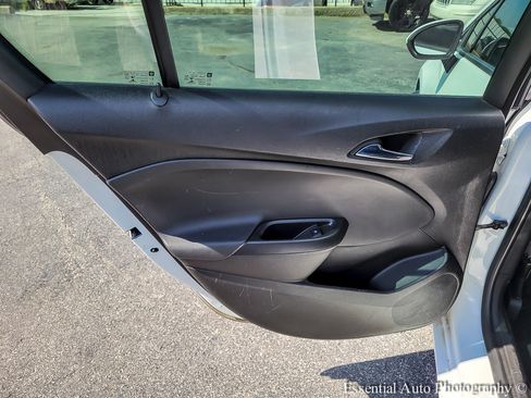 Used 2018 Chevrolet Cruze LS FWD image 20